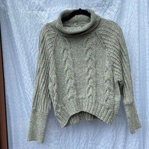 NWT moon & Madison sage green sweater